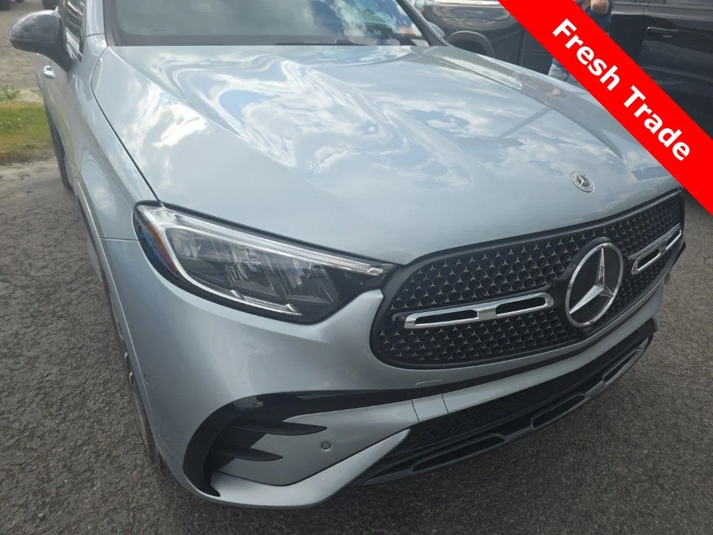 Used 2025  Mercedes-Benz GLC 300 image 1