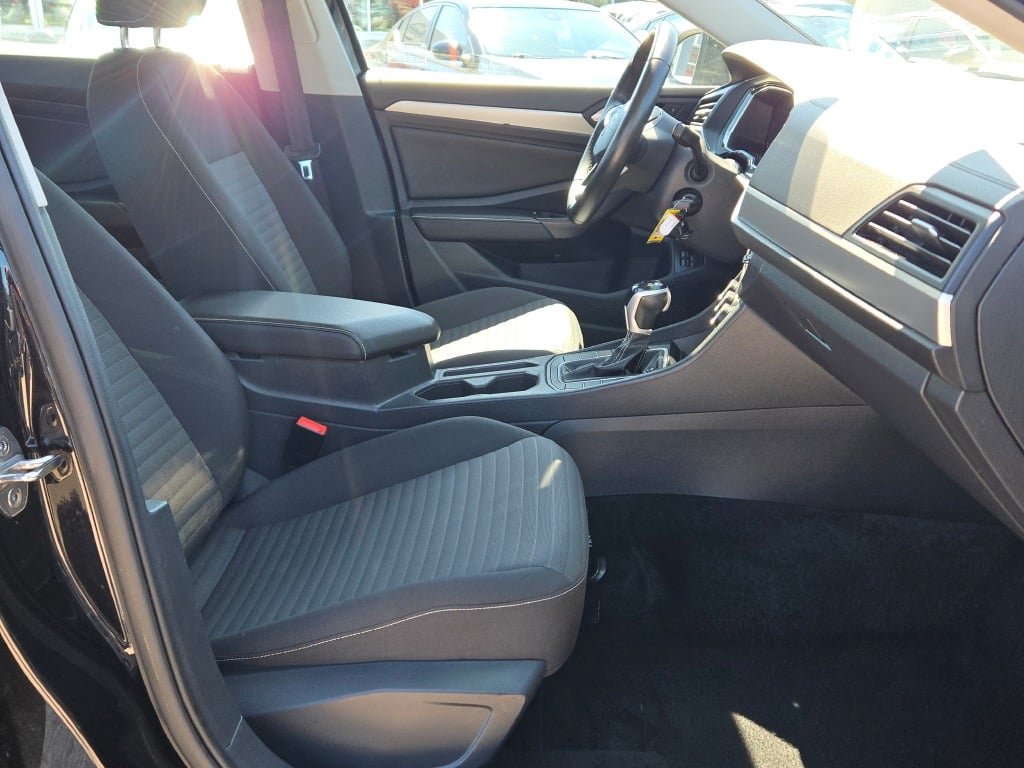 Used 2024 Black Volkswagen 1.5T S image 6