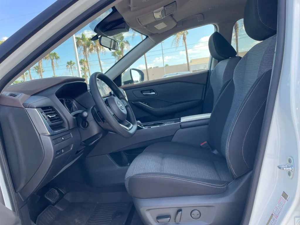 Used 2023 White Nissan SV image 9