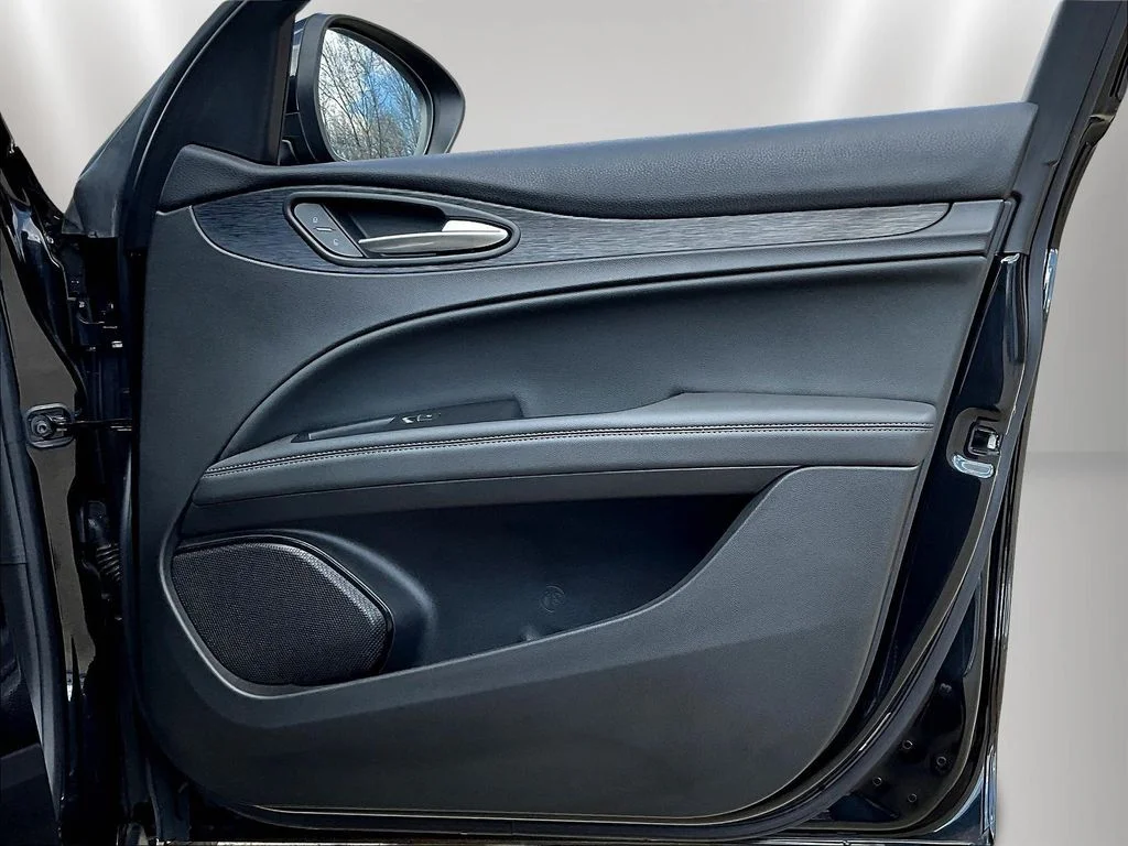 Used 2024 Black Metallic Alfa Romeo Sprint image 28