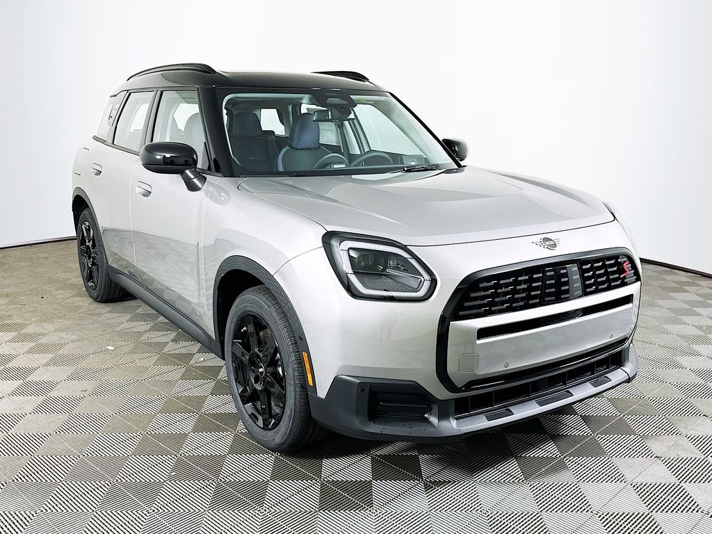 New 2027 Silver MINI Signature Plus image 3