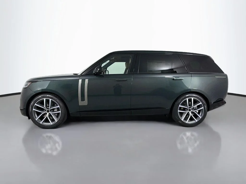 New 2026 Belgravia Green Land Rover SE LWB 7-Seats / V8 image 8