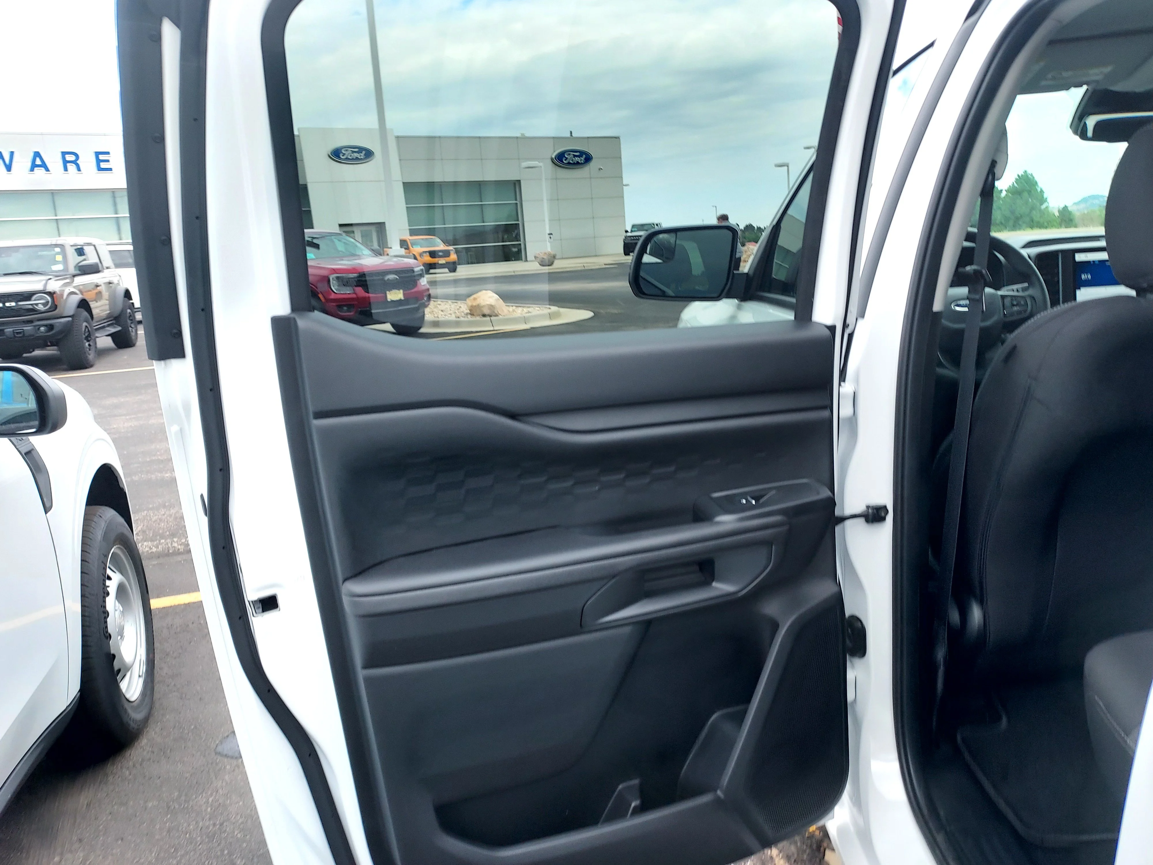 New 2026 Oxford White Ford XL image 16