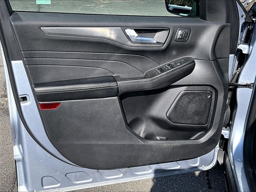 Used 2022 Blue Silver Metallic Ford Titanium image 9