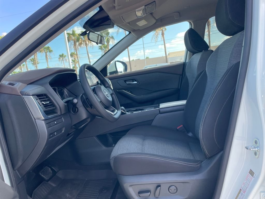 Used 2023 White Nissan SV image 9