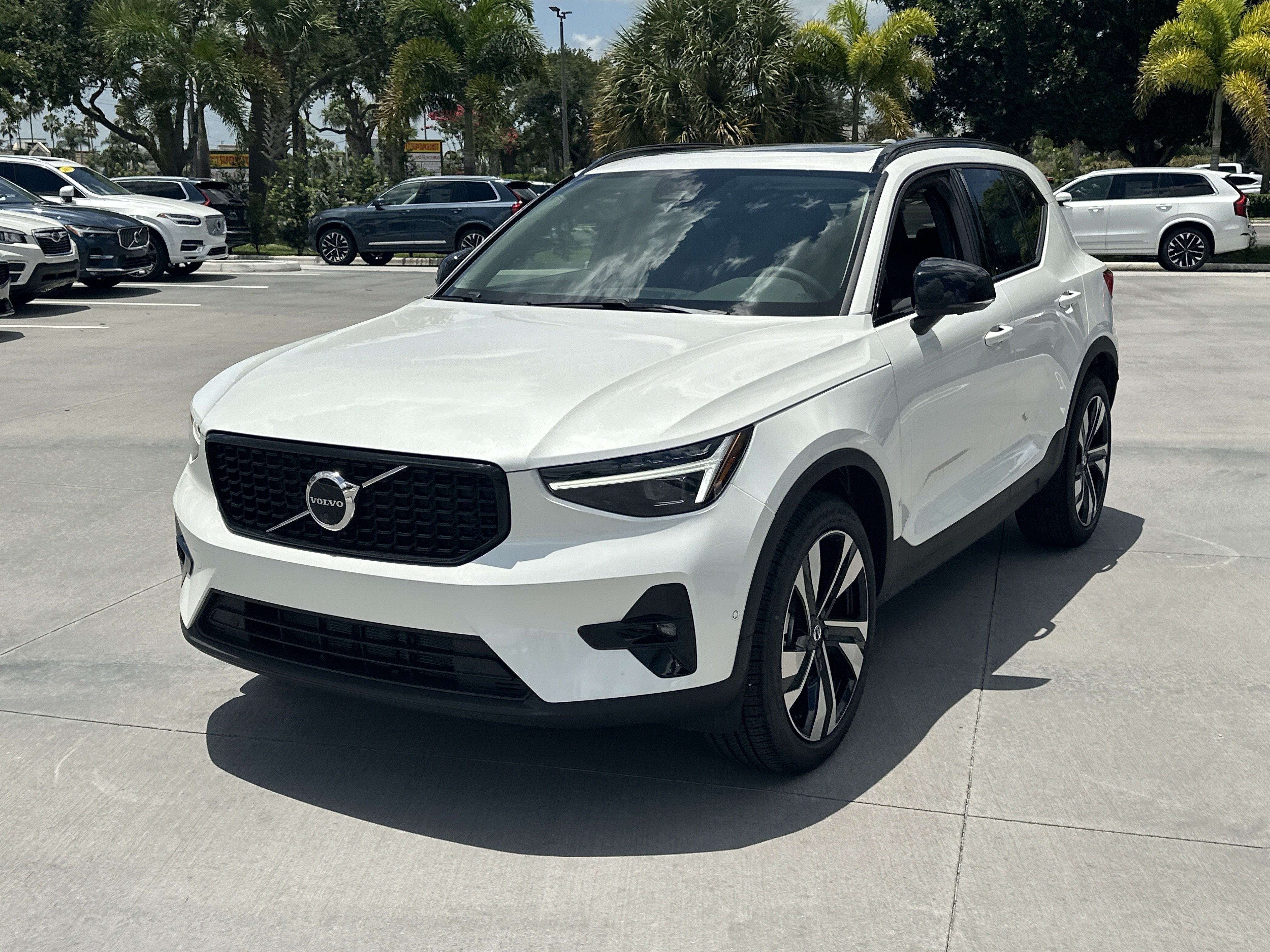 New 2026 Crystal White Volvo Ultra image 3