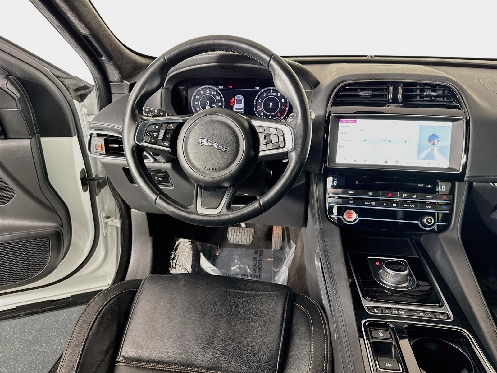 Used 2020 White Jaguar 25t Prestige image 24