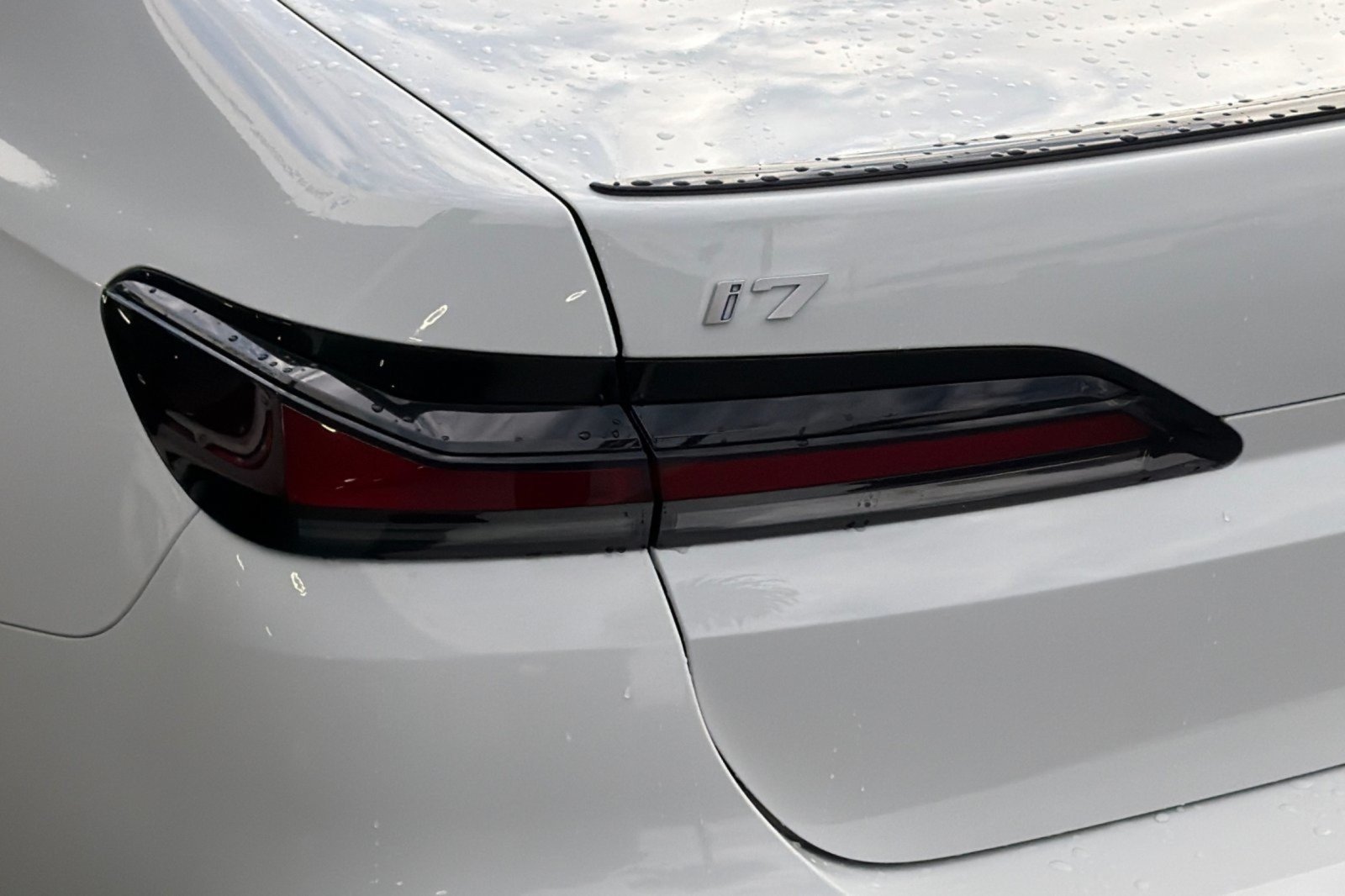 Used 2023 Alpine White BMW xDrive60 image 26