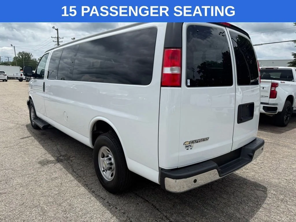 Used 2023 Summit White Chevrolet 1LT image 3