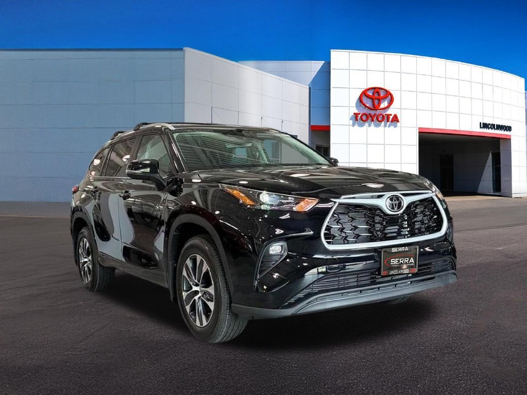 New 2026 Midnight Black Metallic Toyota XLE image 10