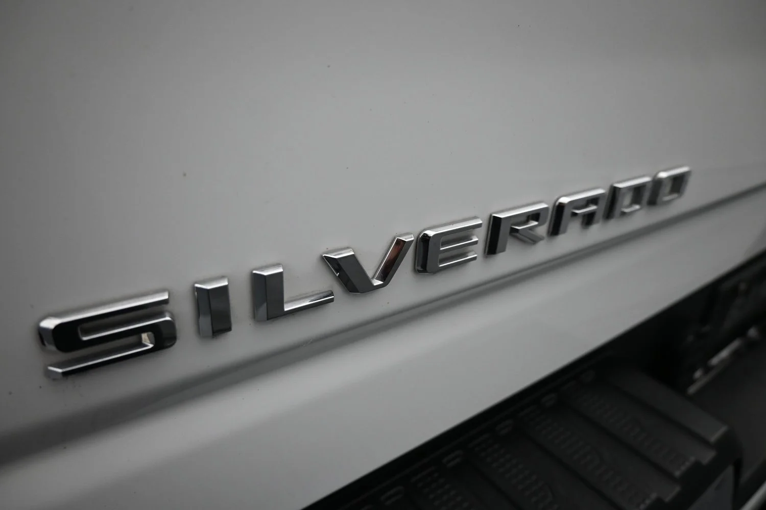 Used 2025 Summit White Chevrolet LT image 13