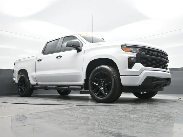 Used 2024 White Chevrolet Custom image 23
