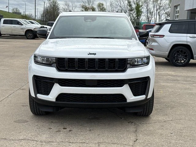 New 2026 Bright White Clear-Coat Exterior Paint Jeep Altitude image 11