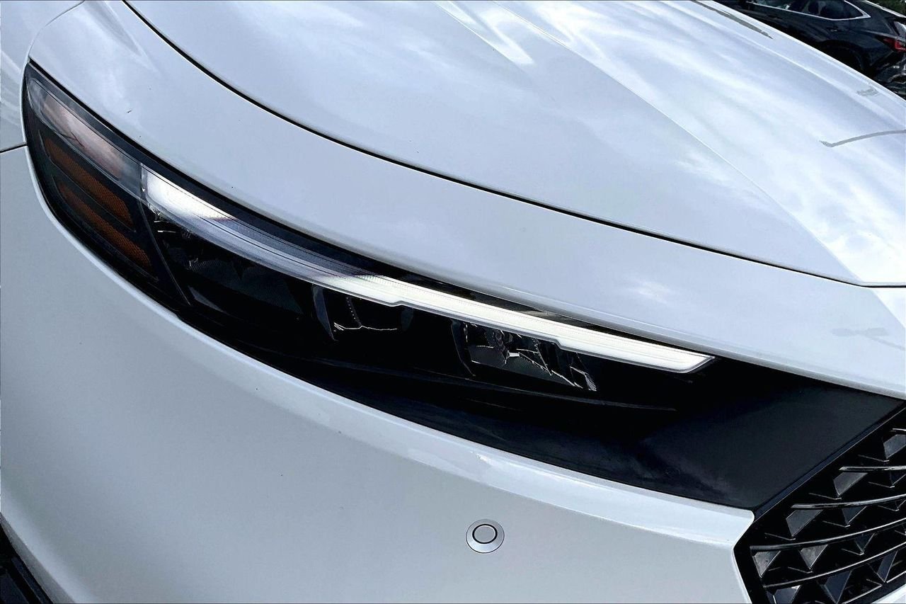 Used 2024 Platinum White Pearl Honda EX-L image 33