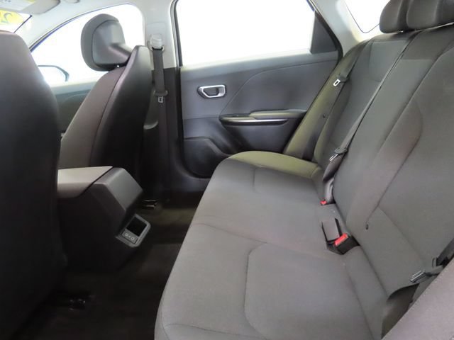 2025 Kia K4 LXS - Photo 28