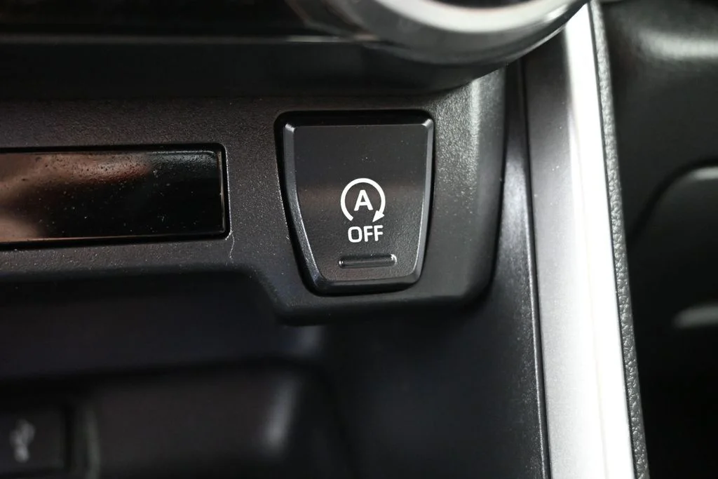 Used 2020 Silver Toyota XLE Premium image 26