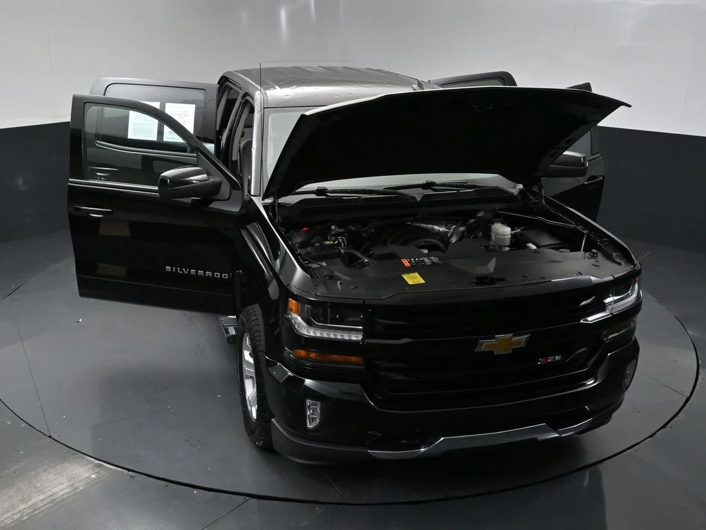 Used 2018 Black Chevrolet LT image 40