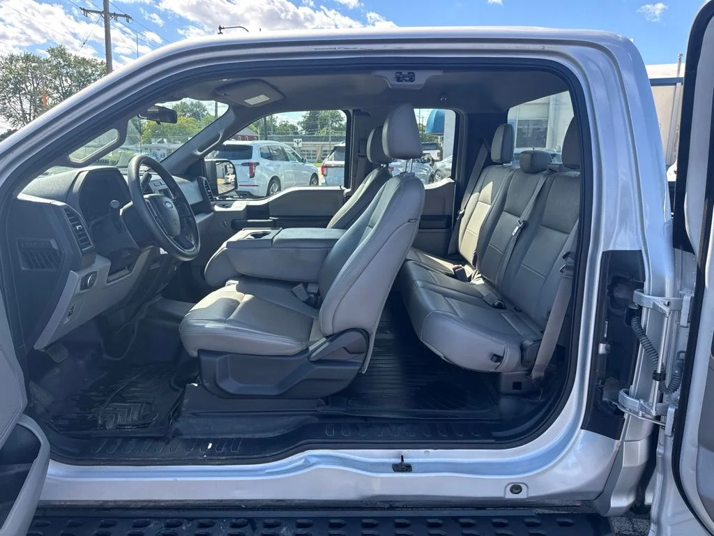 Used 2019 Silver Ford XL image 30