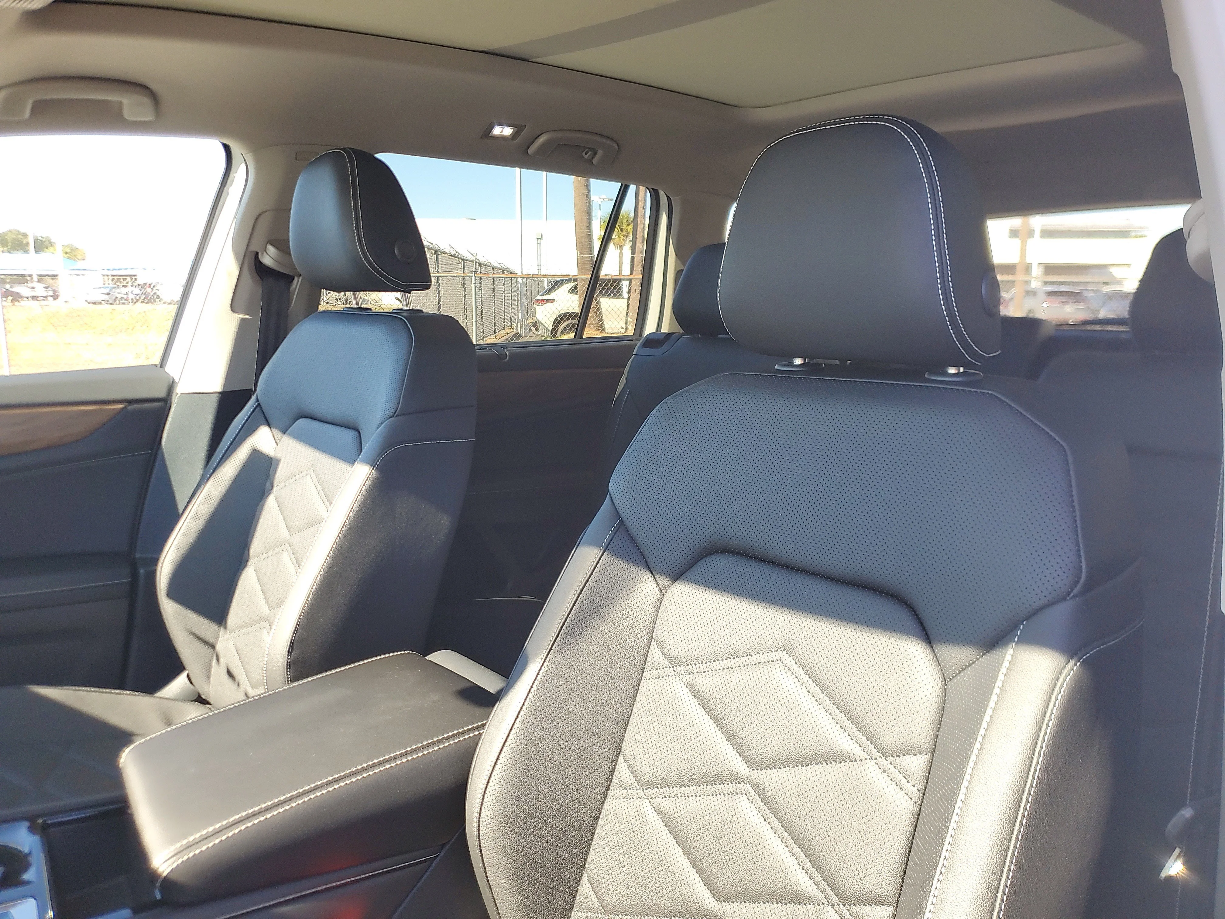 New 2026 White Volkswagen 2.0T SE w/Technology image 15