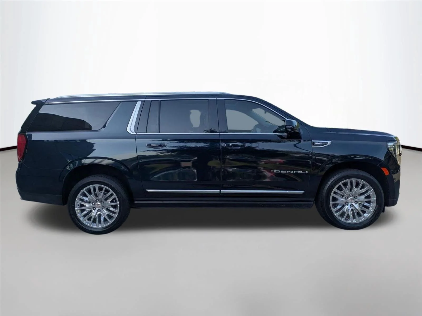 Used 2024 Midnight Blue Metallic GMC Denali image 5