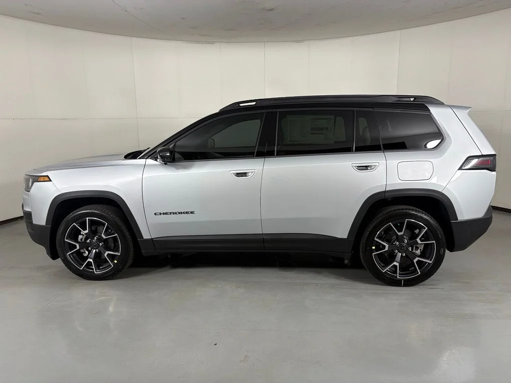 New 2026 Silver Jeep Overland image 5