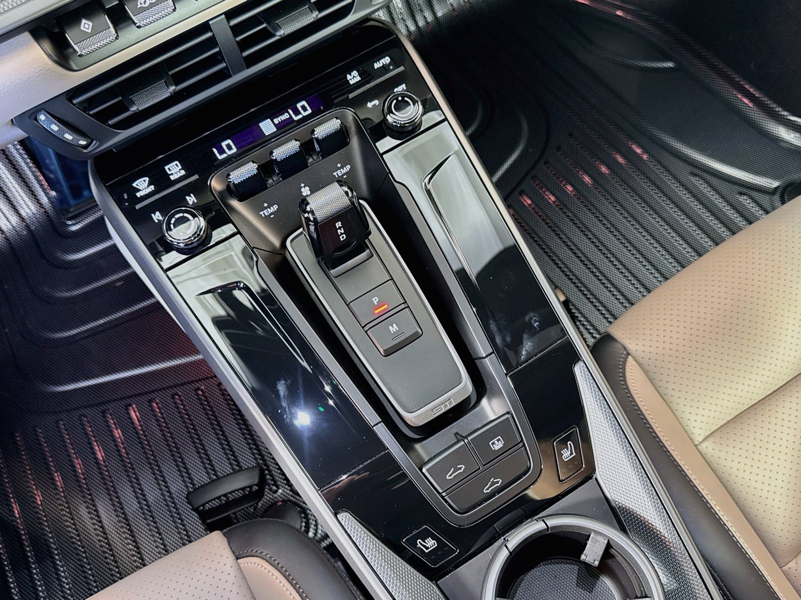 Used 2025 Silver/Gray Porsche Carrera image 17