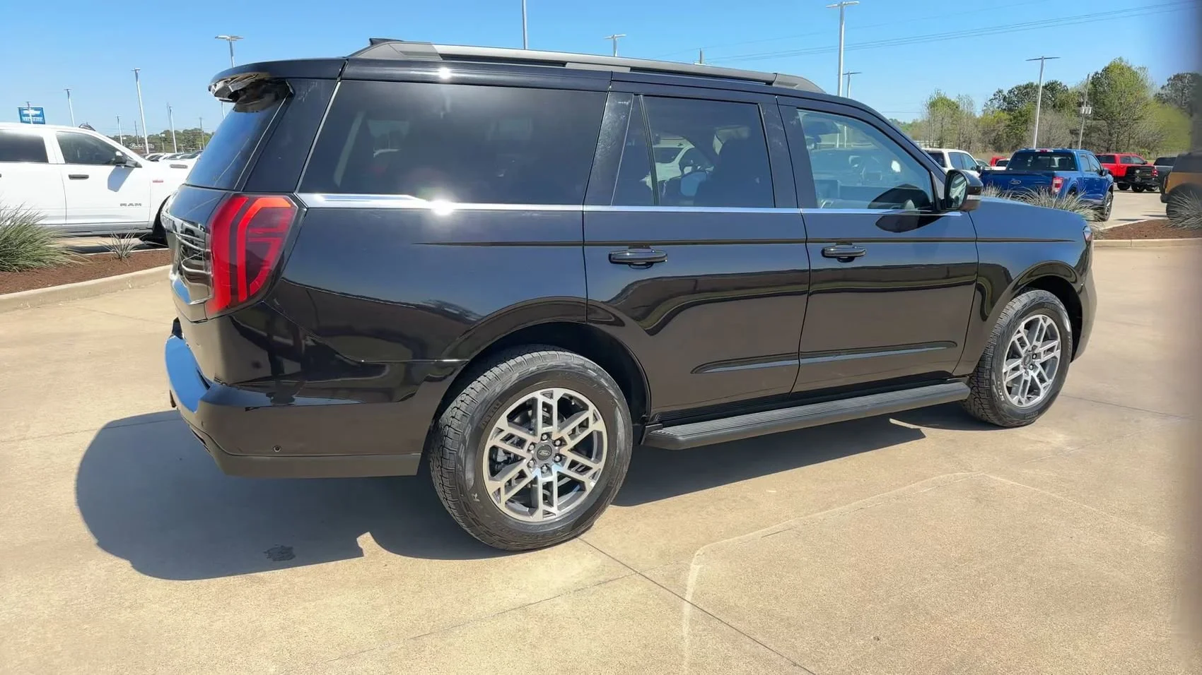 2025 Ford Expedition Active - Photo 8