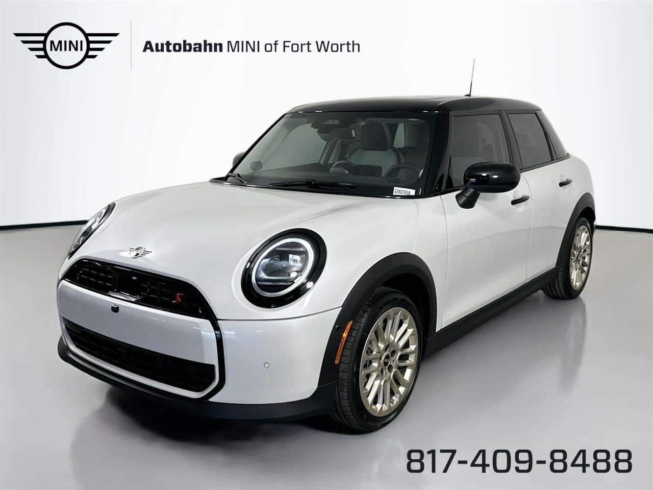 2025 MINI Hardtop Cooper S's photo