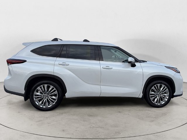 New 2026 Wind Chill Pearl <sup>1</sup> Toyota Platinum image 4