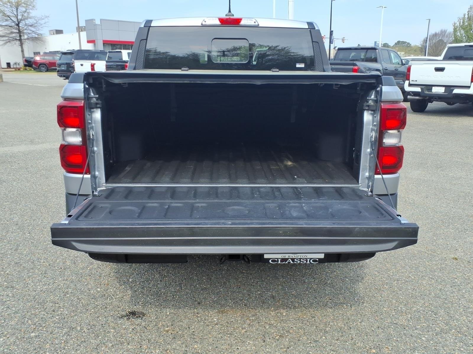 Used 2024 Iconic Silver Metallic Ford LARIAT image 27