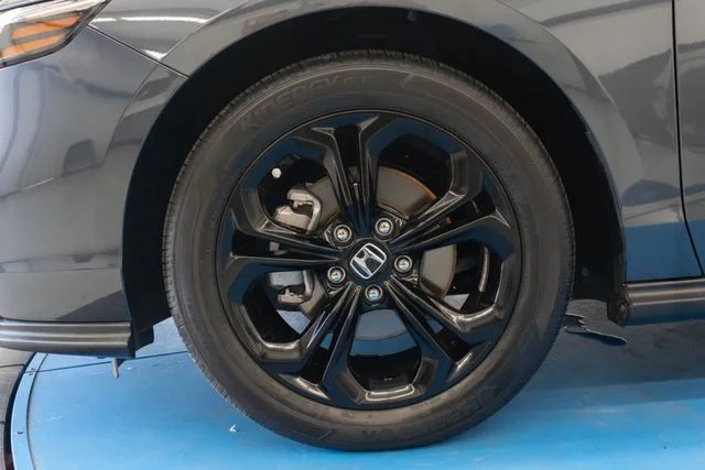 Used 2025 Gray Honda SE image 2