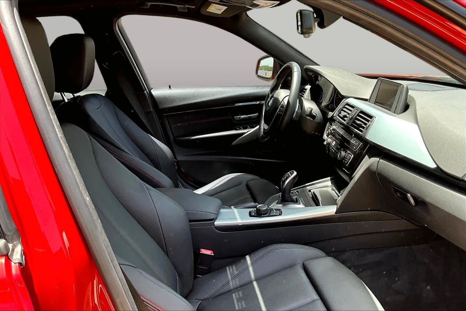 Used 2016 Melbourne Red Metallic BMW 328i image 9