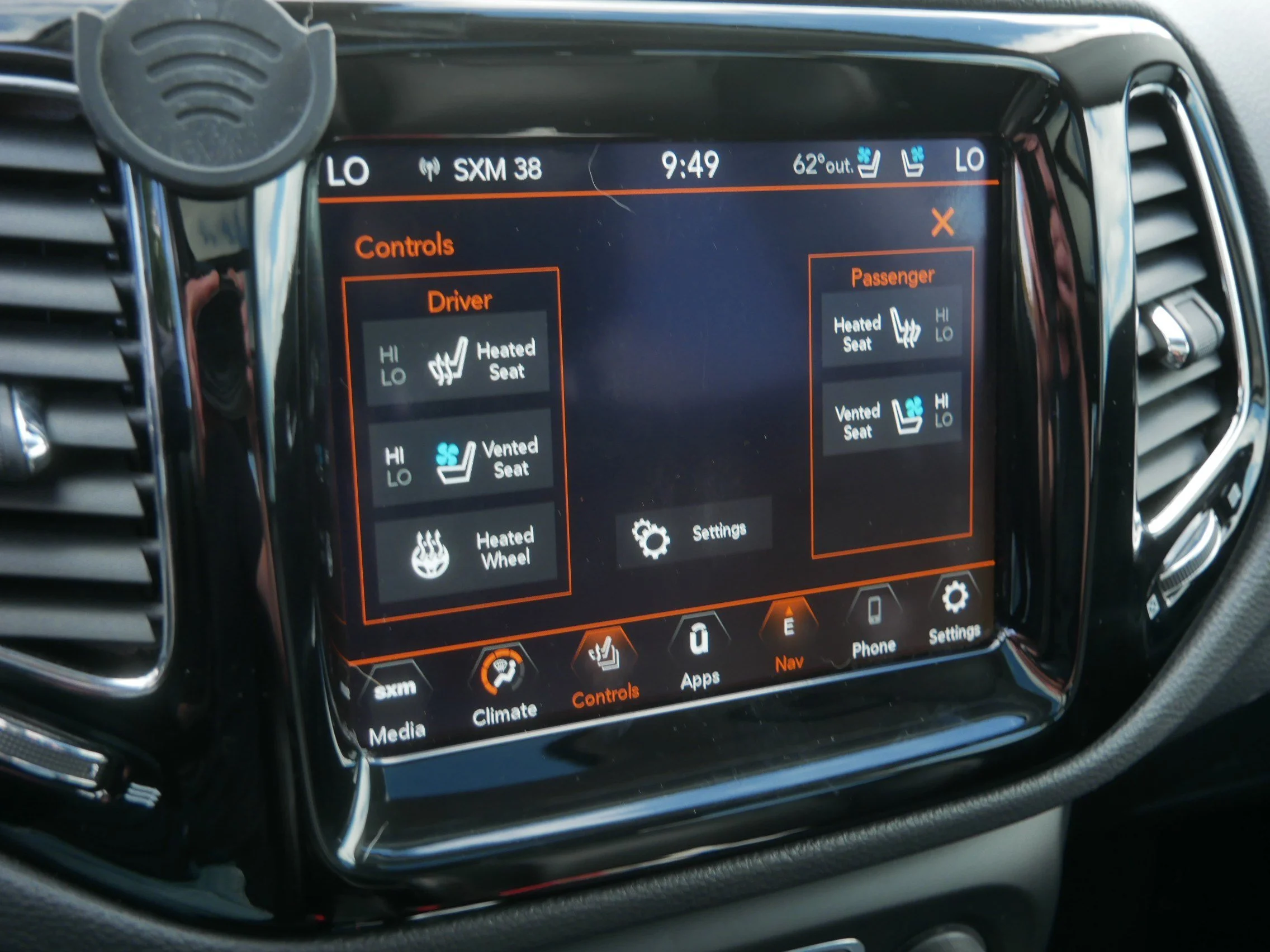 Used 2021 Pearl White Tri-Coat Jeep Limited image 35