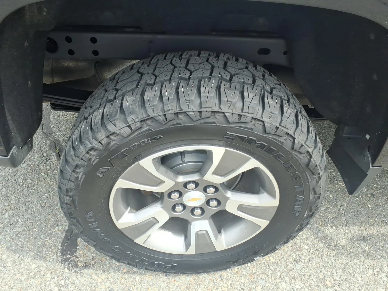 Used 2019 Black Chevrolet Z71 image 13