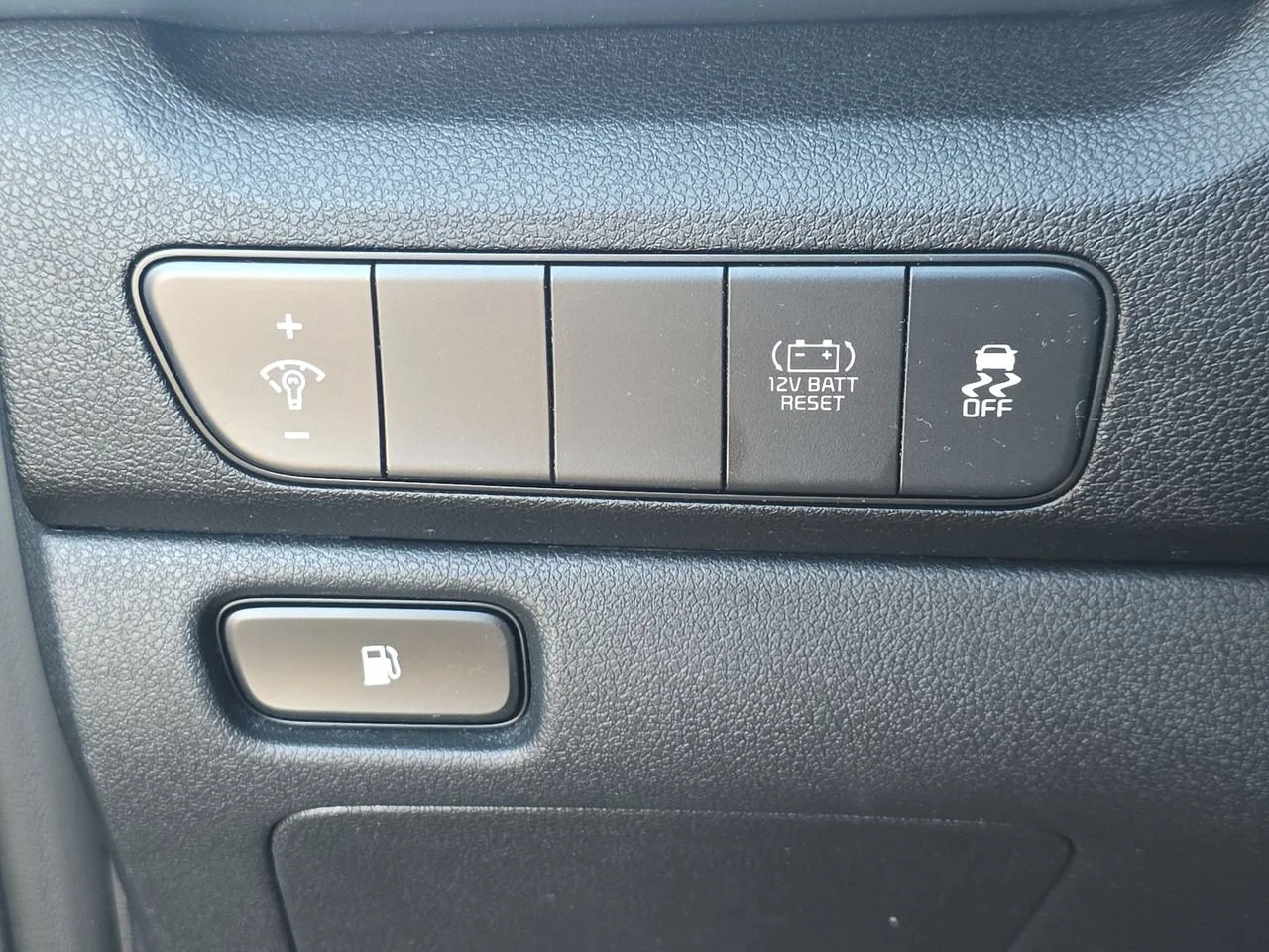 Used 2022 Gray Kia LX image 18