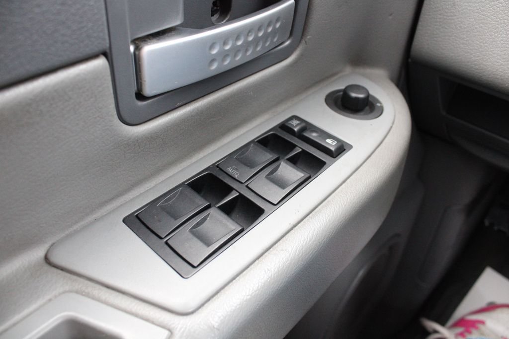 Used 2004 Blue Dodge SLT image 7