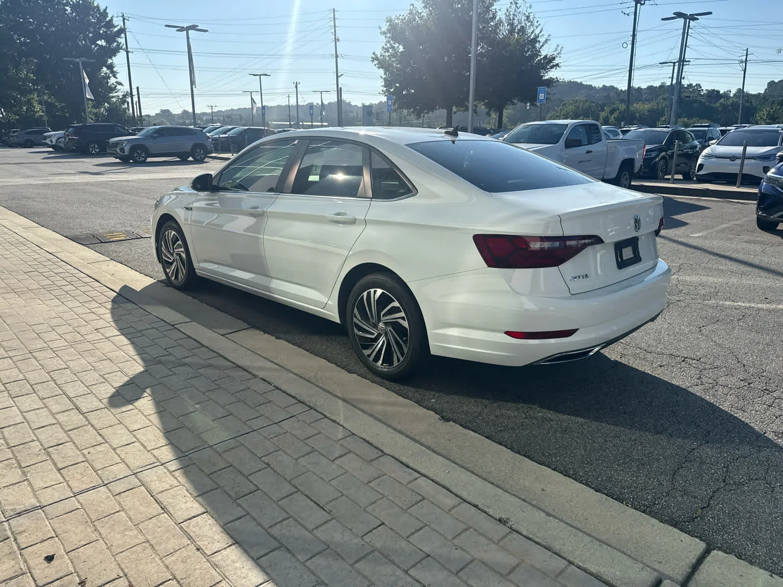 Used 2020 Pure White Volkswagen SEL Premium image 5
