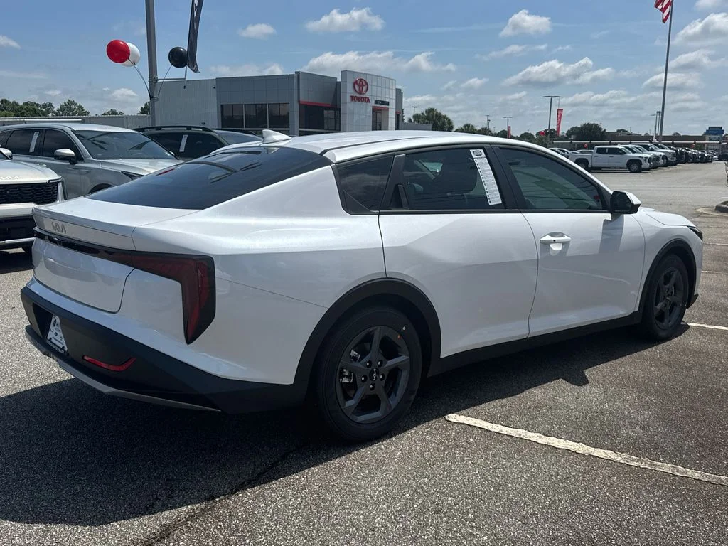New 2026 Snow White Pearl Kia LXS image 3