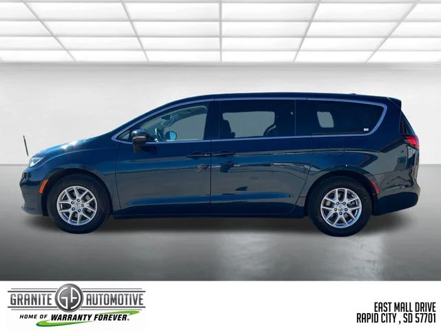 2023 Chrysler Pacifica Touring L - Photo 2