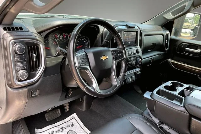 Used 2020 White Chevrolet LT image 17