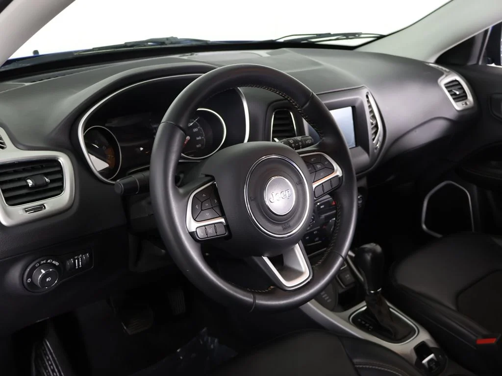 Used 2019 Laser Blue Pearlcoat Jeep Latitude image 23