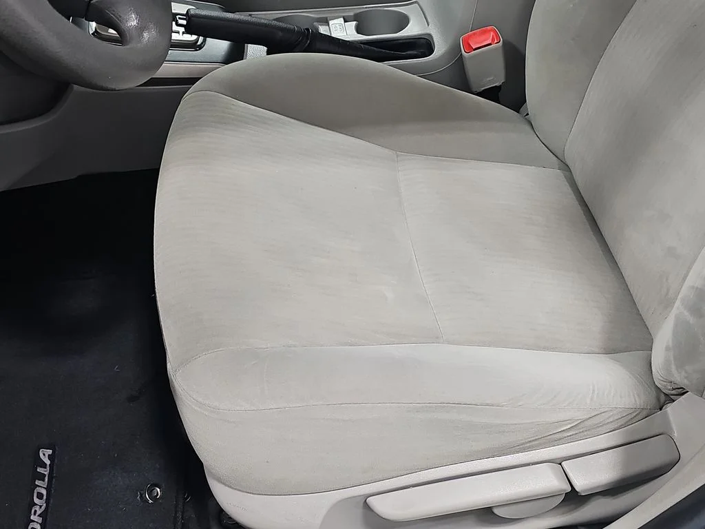 Used 2010 White Toyota LE image 27