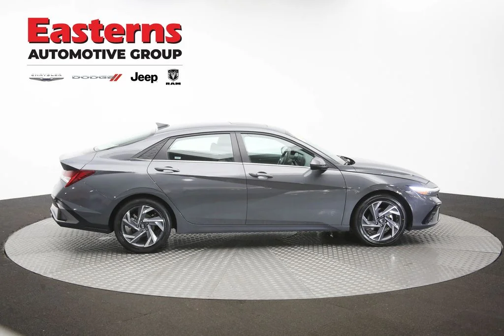 Used 2025 Gray Hyundai SEL Convenience image 45
