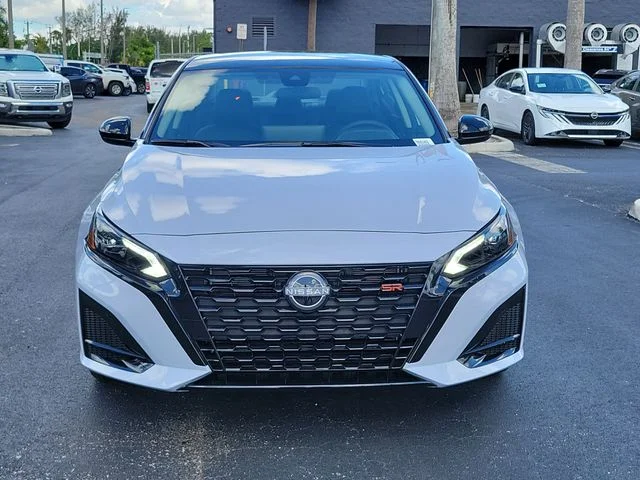 New 2026 Gray Sky Pearl / Super Black Two-tone Nissan SR image 2