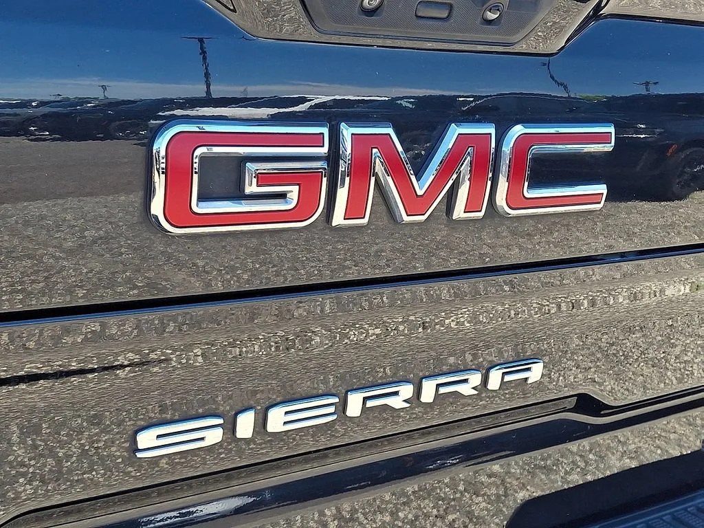Used 2020 Carbon Black Metallic GMC SLT image 32