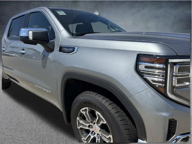 Used 2025 Silver GMC SLT image 3