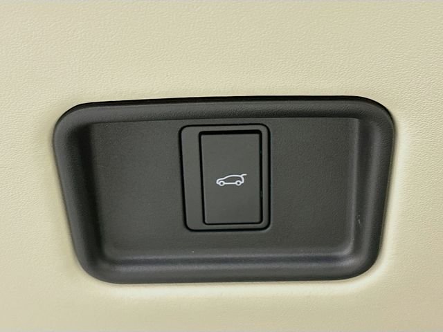 Certified Used 2025 Fuji White Land Rover Autobiography image 34