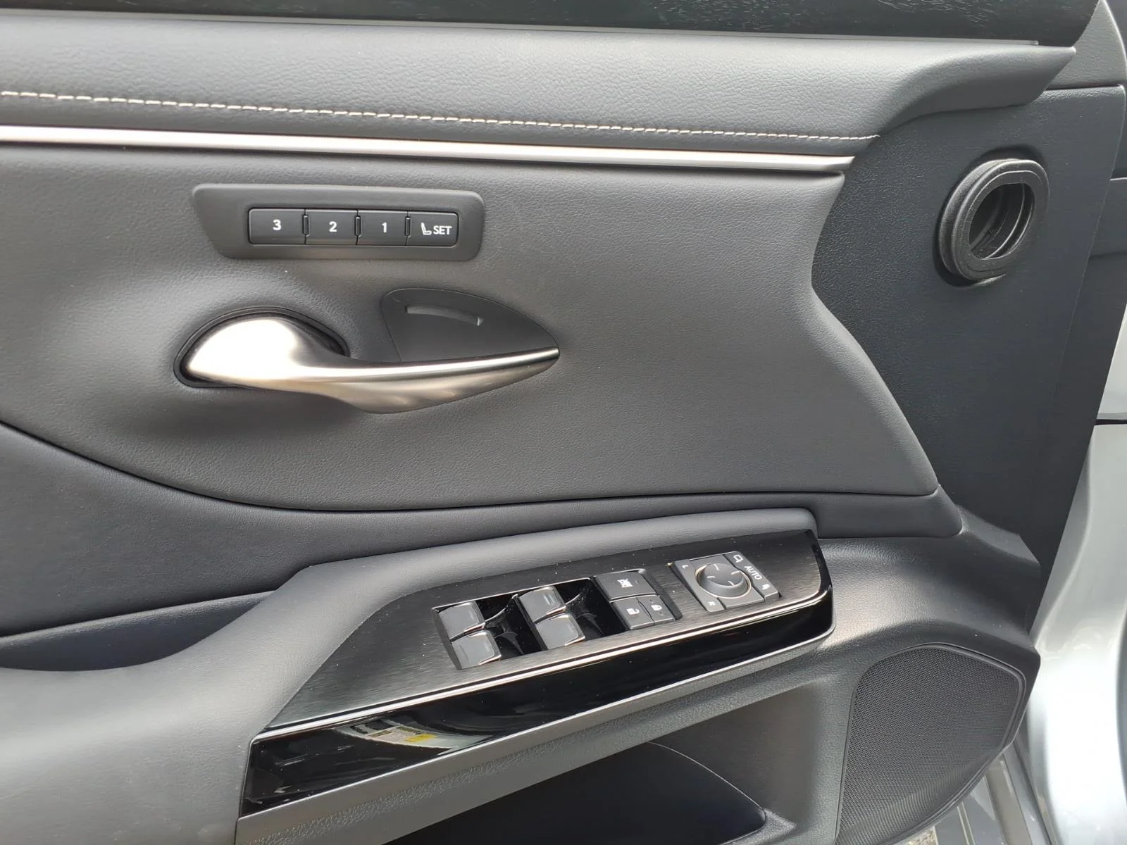 Certified Used 2024 Iridium (1l2) Lexus Premium & Navigation Package image 7