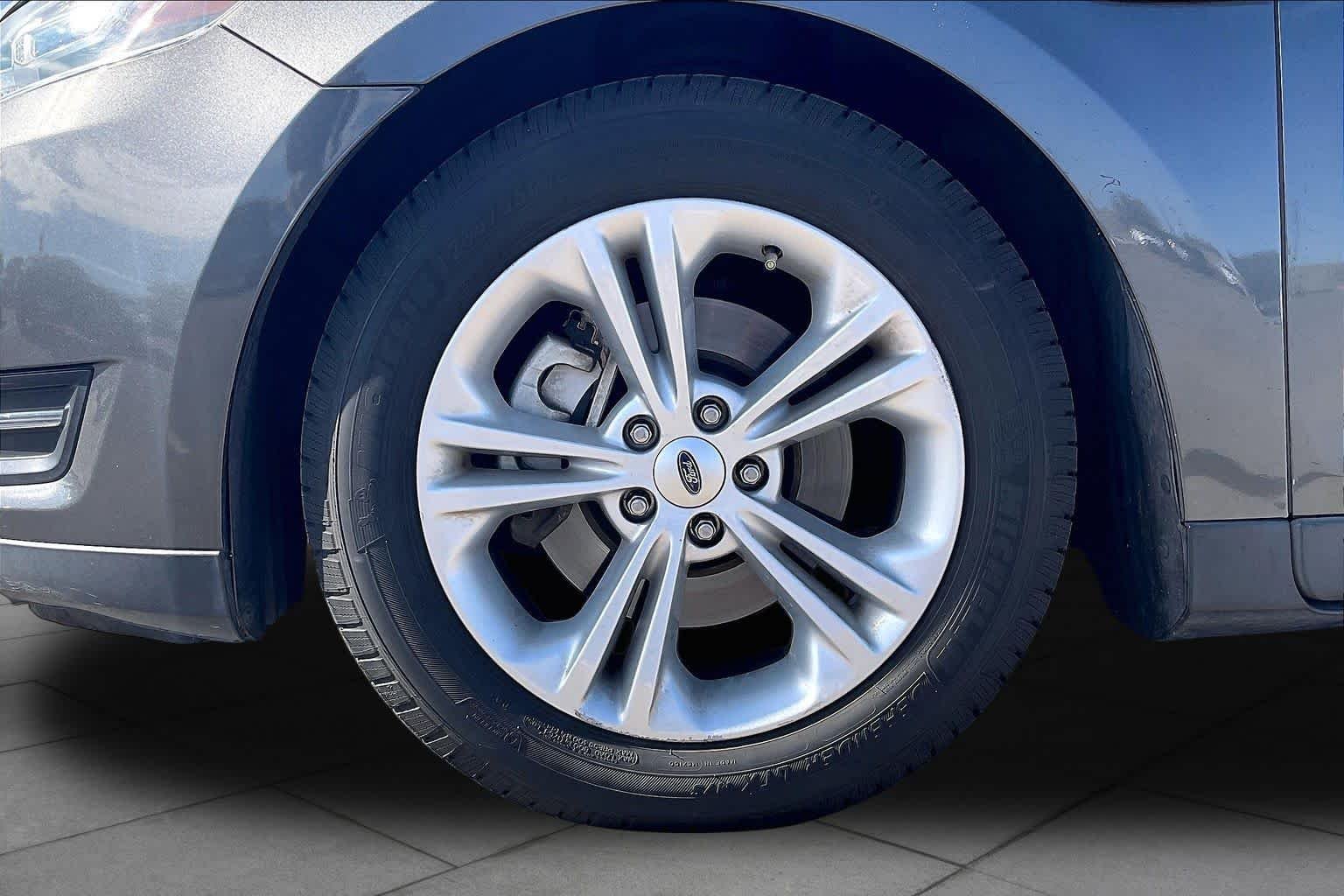 Used 2015 Magnetic Metallic Ford SEL image 11