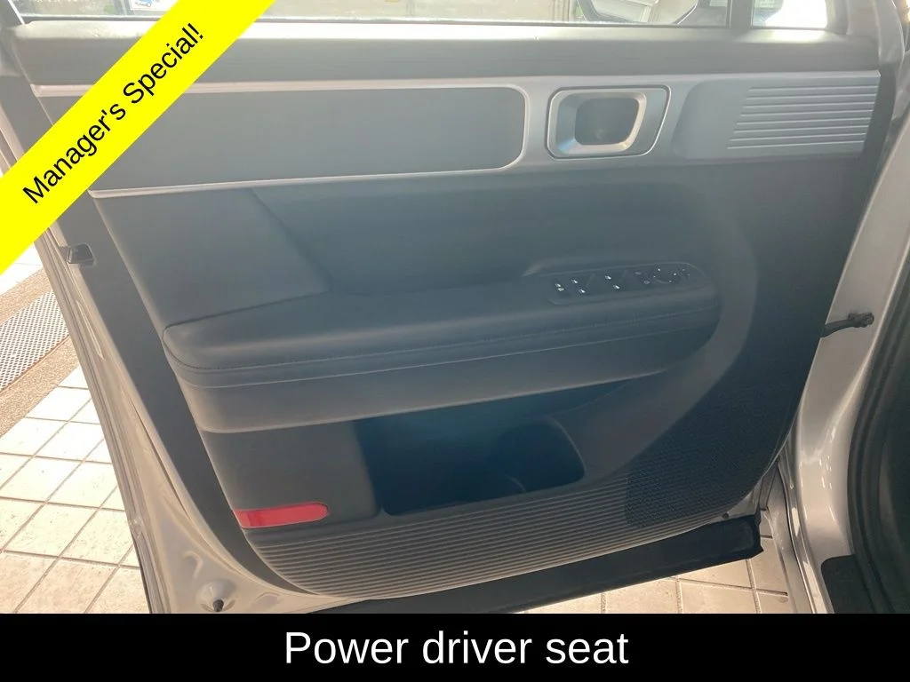 Used 2025 Silver Hyundai SEL image 9
